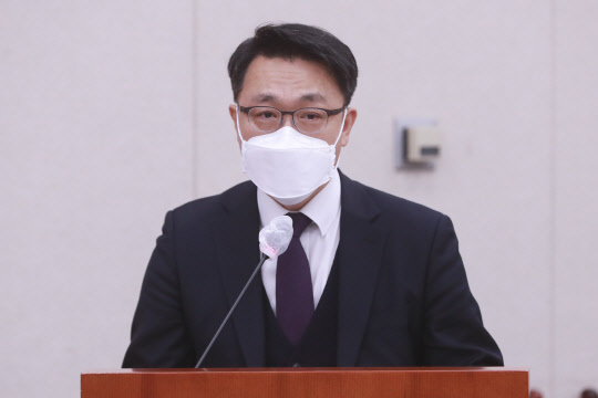 김진욱 공수처장이 9일 국회 법제사법위원회 예산심사에서 예산안 제안설명을 하고 있다. 국회사진기자단=연합뉴스